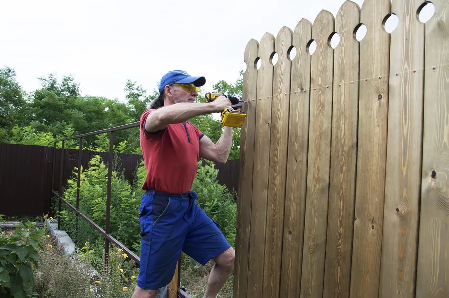 Common Signs Your Fence Needs Professional Repair Malibu, CA