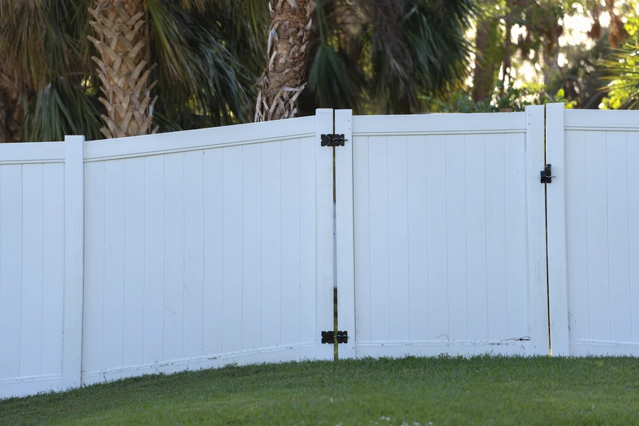 Experienced Vinyl Fencing Malibu, CA Experienced Vinyl Fencing Malibu, CA