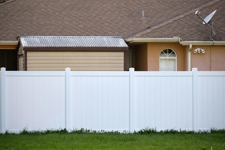 How Vinyl Fencing Performs In Various Weather Conditions Malibu, CA
