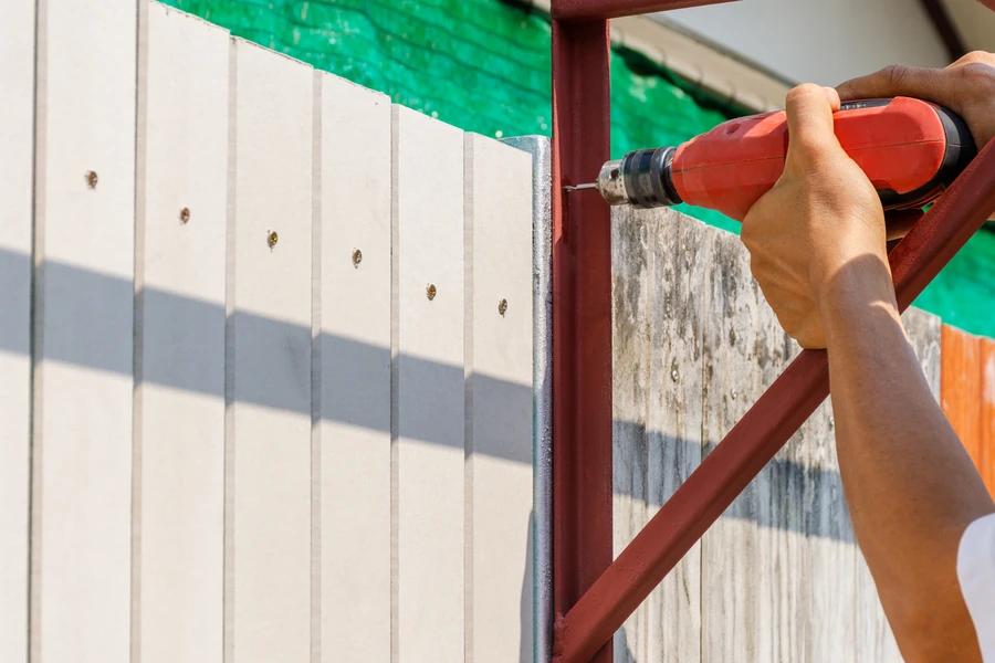 How Vinyl Fencing Performs In Various Weather Conditions in Malibu, CA