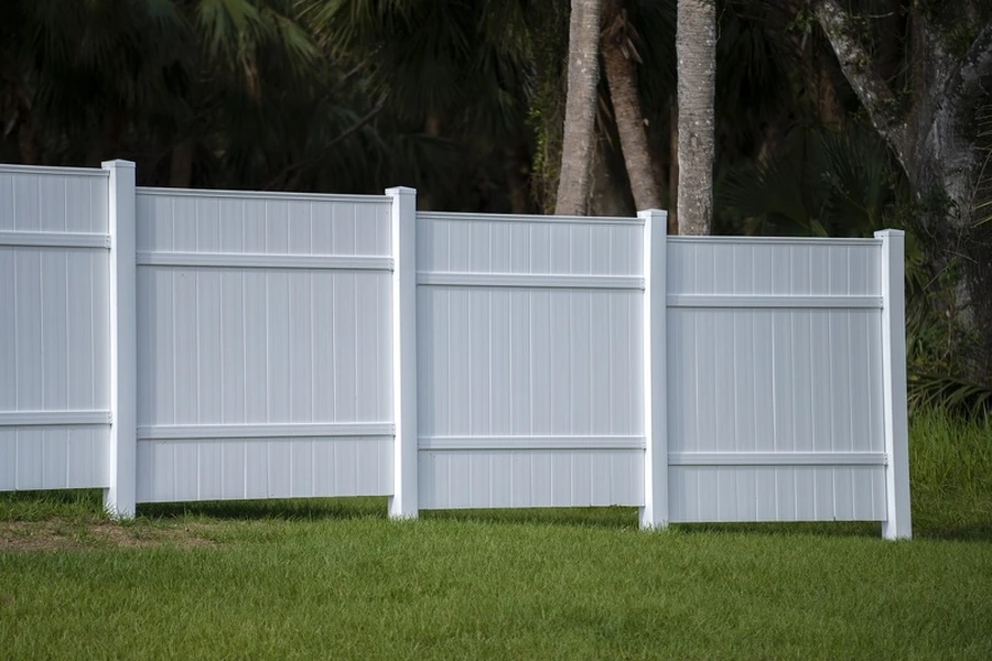 The Low-maintenance Advantage Of Vinyl Fencing in Malibu, CA